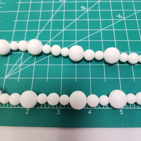 Vintage Milk Glass Beads with Gold Middle Bead - Picture 5 of 8